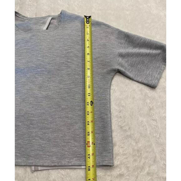 Lululemon Women’s Minimal Gray Top Short Sleeve Crop Peekaboo Open Back FLAWED - Picture 6 of 9
